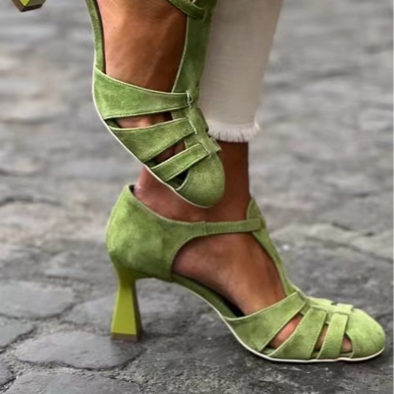 Home Office Makeover - Damen Grüne Wildleder Kitten-Heel T-Riemen Sandalen